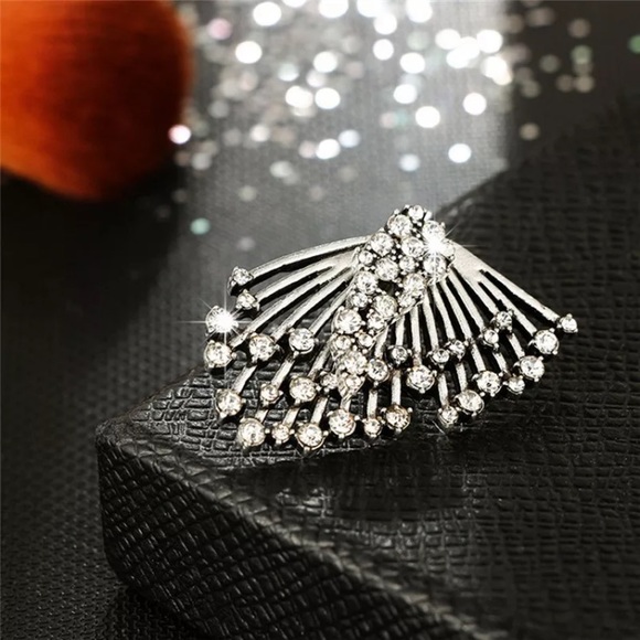 ⚜️[𝟯/$𝟮𝟴]⚜️Big Crystal Silver Gun Earrings New - Picture 10 of 15